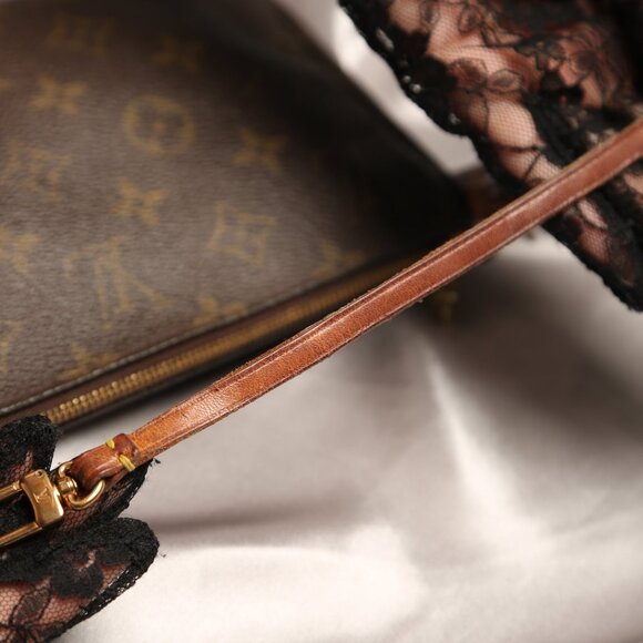 LOUIS VUITTON Pochette Monogram - Picture 8 of 9